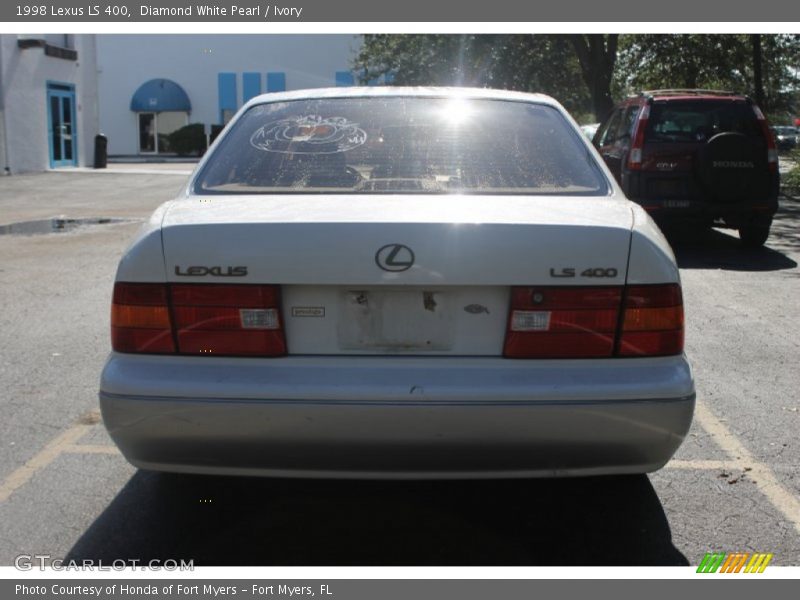 Diamond White Pearl / Ivory 1998 Lexus LS 400