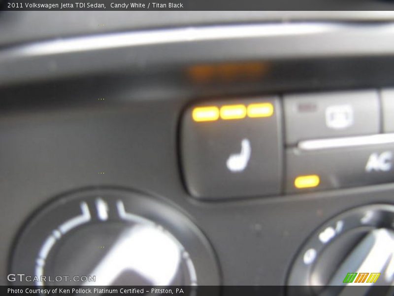 Candy White / Titan Black 2011 Volkswagen Jetta TDI Sedan