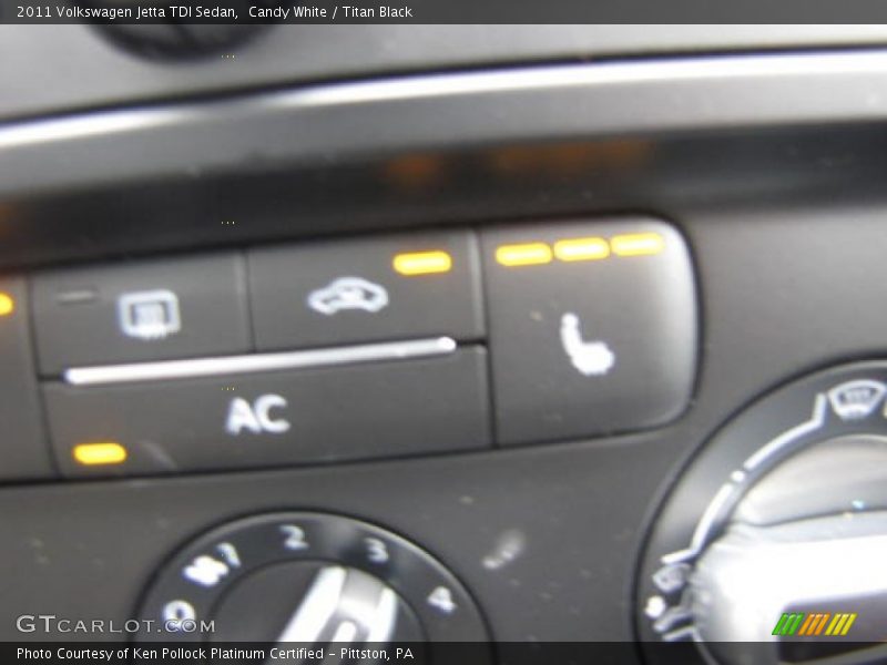 Candy White / Titan Black 2011 Volkswagen Jetta TDI Sedan