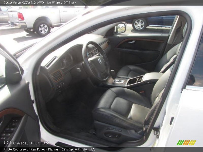 Ice White / Off Black 2010 Volvo XC70 3.2 AWD