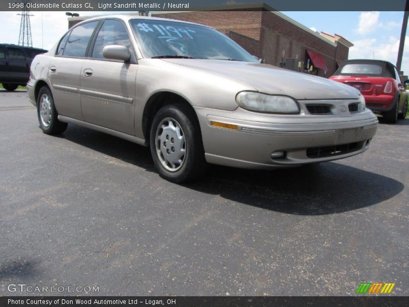 Light Sandrift Metallic / Neutral 1998 Oldsmobile Cutlass GL