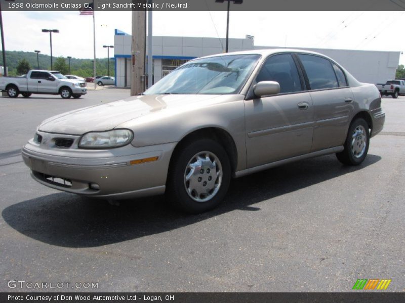 Light Sandrift Metallic / Neutral 1998 Oldsmobile Cutlass GL