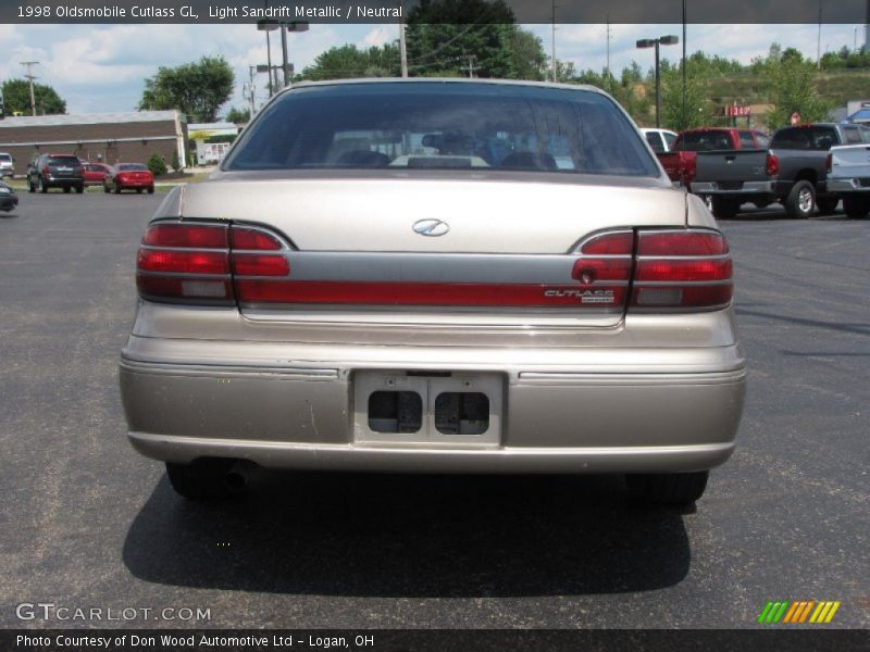 Light Sandrift Metallic / Neutral 1998 Oldsmobile Cutlass GL