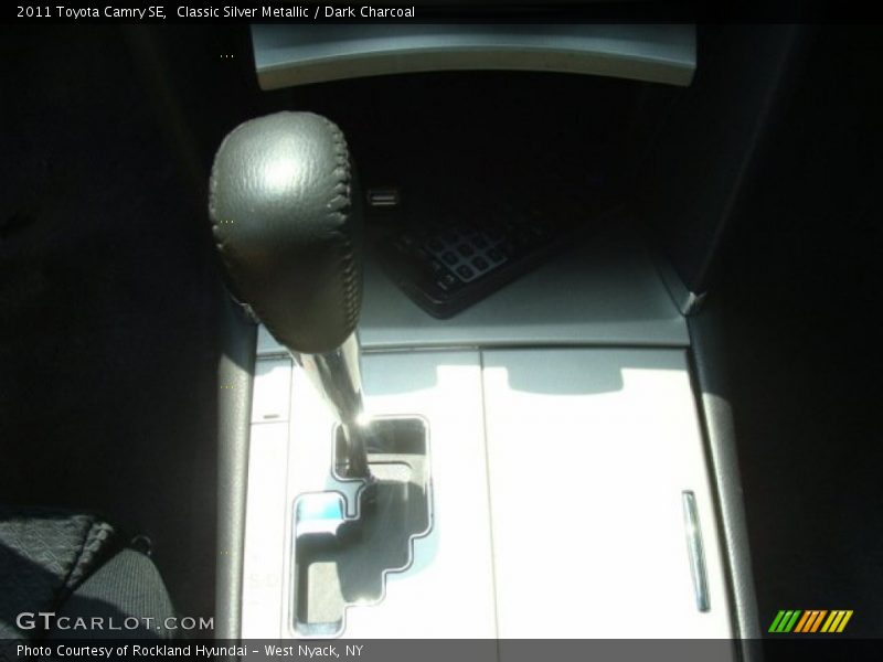 Classic Silver Metallic / Dark Charcoal 2011 Toyota Camry SE