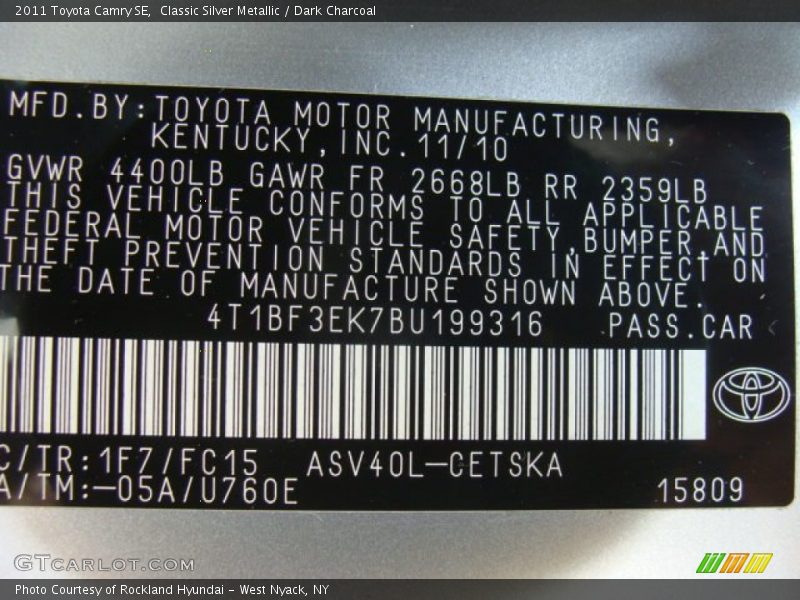 Classic Silver Metallic / Dark Charcoal 2011 Toyota Camry SE