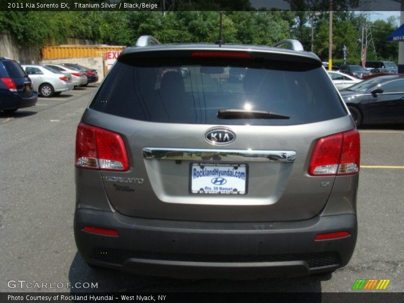 Titanium Silver / Black/Beige 2011 Kia Sorento EX