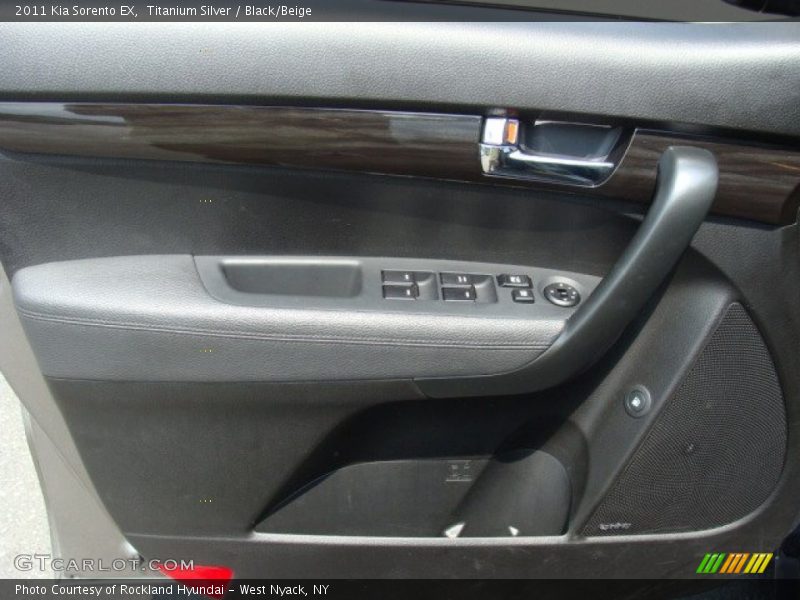 Titanium Silver / Black/Beige 2011 Kia Sorento EX
