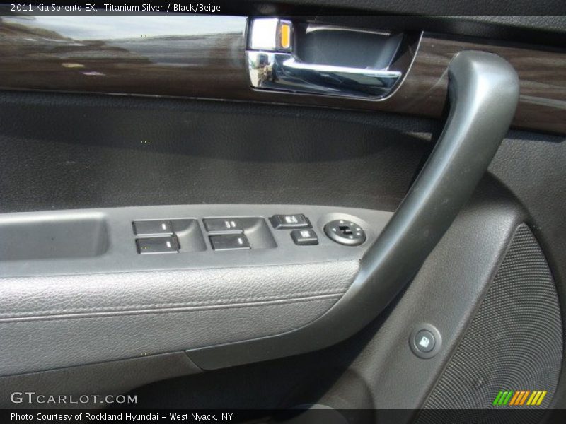 Titanium Silver / Black/Beige 2011 Kia Sorento EX