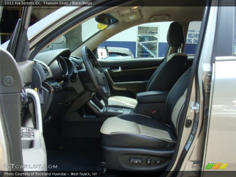 Titanium Silver / Black/Beige 2011 Kia Sorento EX
