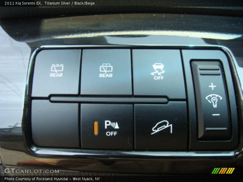 Titanium Silver / Black/Beige 2011 Kia Sorento EX