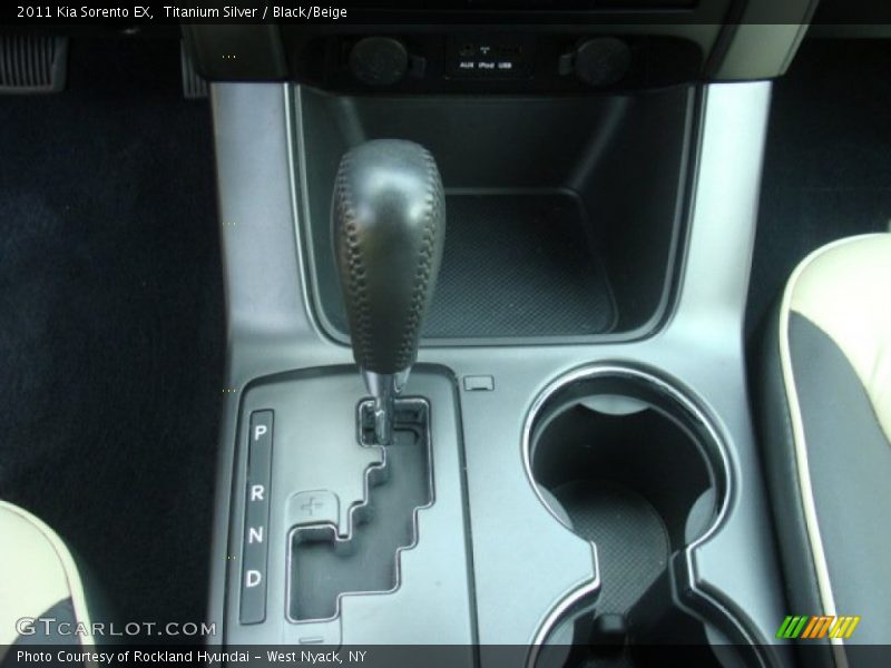 Titanium Silver / Black/Beige 2011 Kia Sorento EX