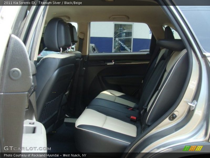 Titanium Silver / Black/Beige 2011 Kia Sorento EX