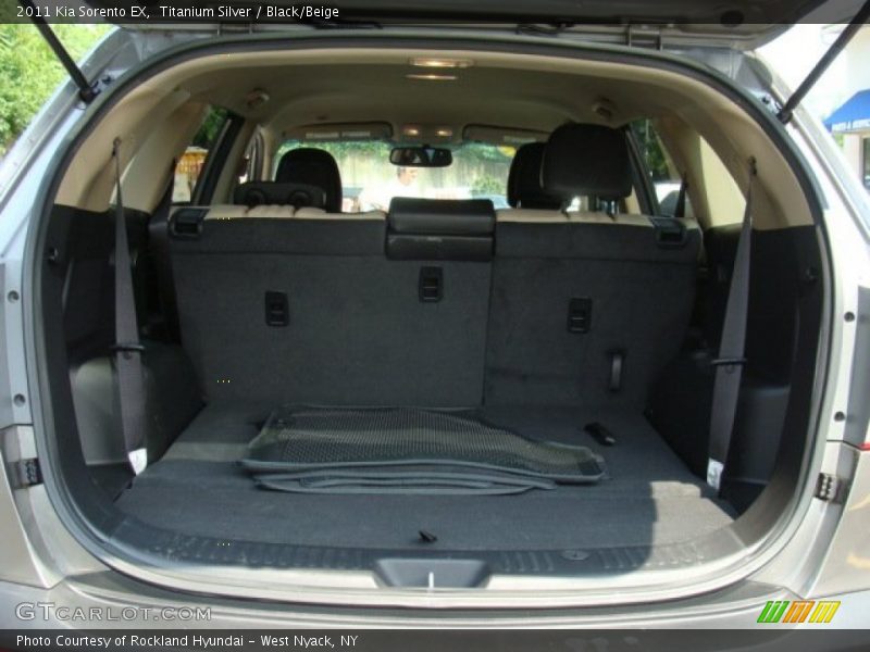 Titanium Silver / Black/Beige 2011 Kia Sorento EX