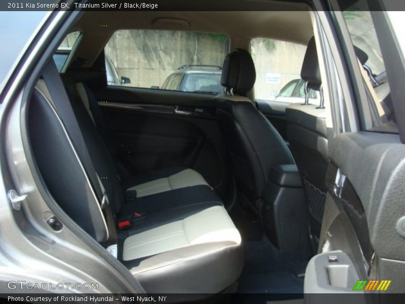 Titanium Silver / Black/Beige 2011 Kia Sorento EX