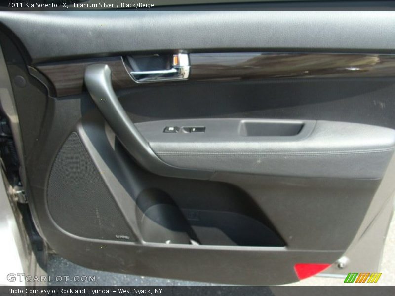 Titanium Silver / Black/Beige 2011 Kia Sorento EX