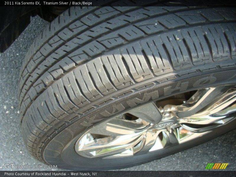Titanium Silver / Black/Beige 2011 Kia Sorento EX