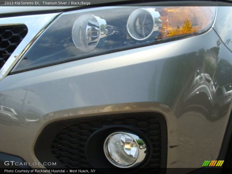 Titanium Silver / Black/Beige 2011 Kia Sorento EX
