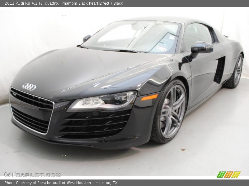 Front 3/4 View of 2012 R8 4.2 FSI quattro