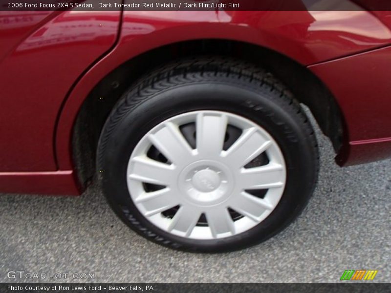 Dark Toreador Red Metallic / Dark Flint/Light Flint 2006 Ford Focus ZX4 S Sedan