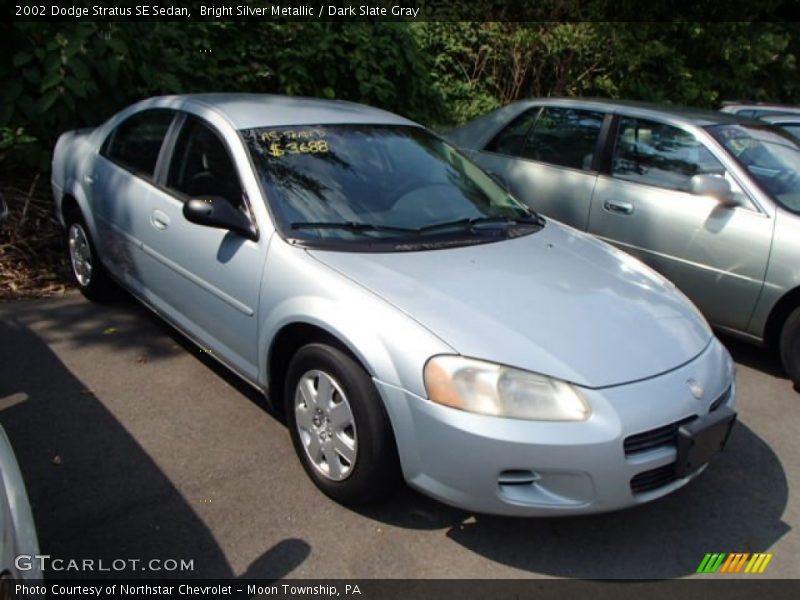 Bright Silver Metallic / Dark Slate Gray 2002 Dodge Stratus SE Sedan