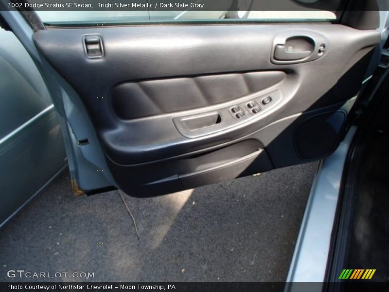 Bright Silver Metallic / Dark Slate Gray 2002 Dodge Stratus SE Sedan
