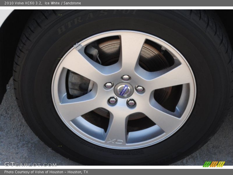 Ice White / Sandstone 2010 Volvo XC60 3.2