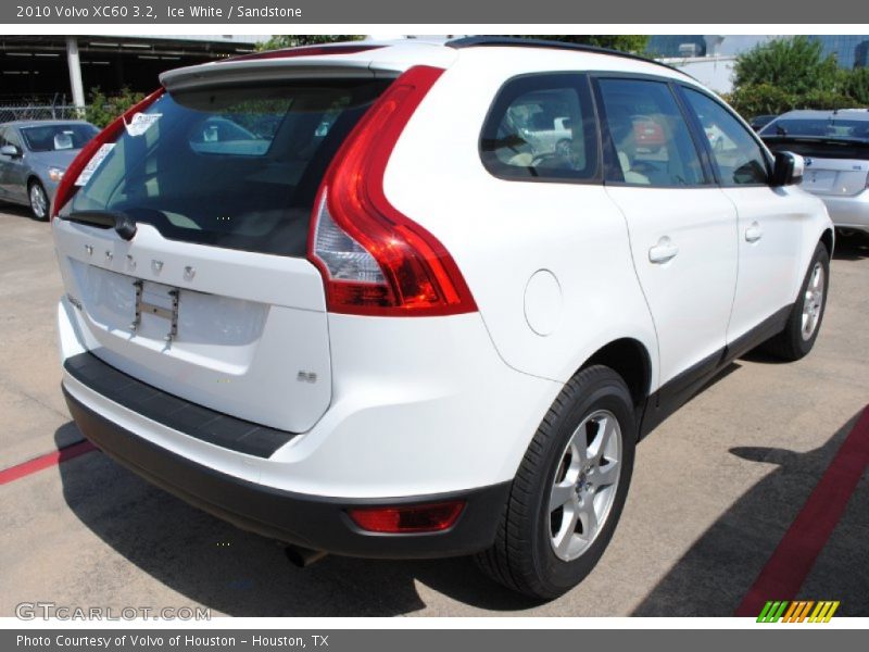 Ice White / Sandstone 2010 Volvo XC60 3.2
