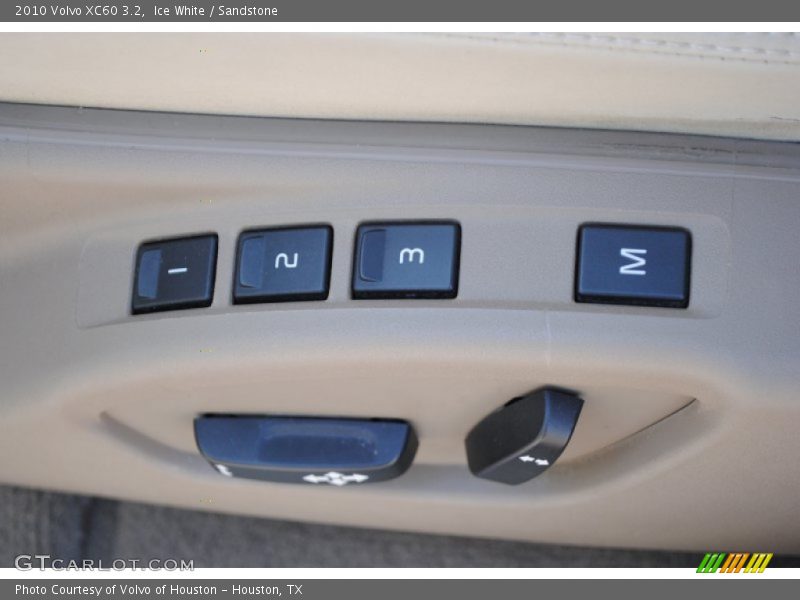 Ice White / Sandstone 2010 Volvo XC60 3.2