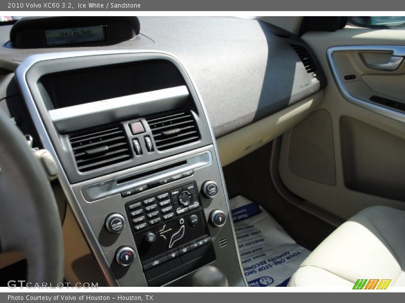 Ice White / Sandstone 2010 Volvo XC60 3.2