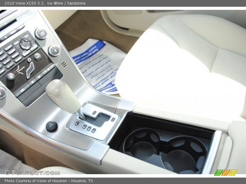 Ice White / Sandstone 2010 Volvo XC60 3.2
