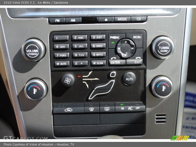 Ice White / Sandstone 2010 Volvo XC60 3.2