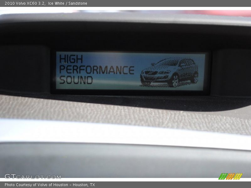Ice White / Sandstone 2010 Volvo XC60 3.2