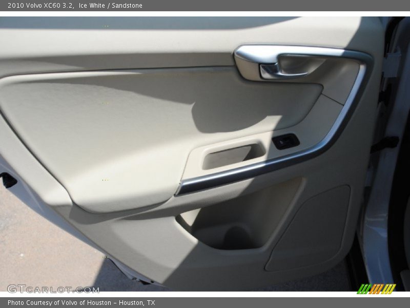 Ice White / Sandstone 2010 Volvo XC60 3.2