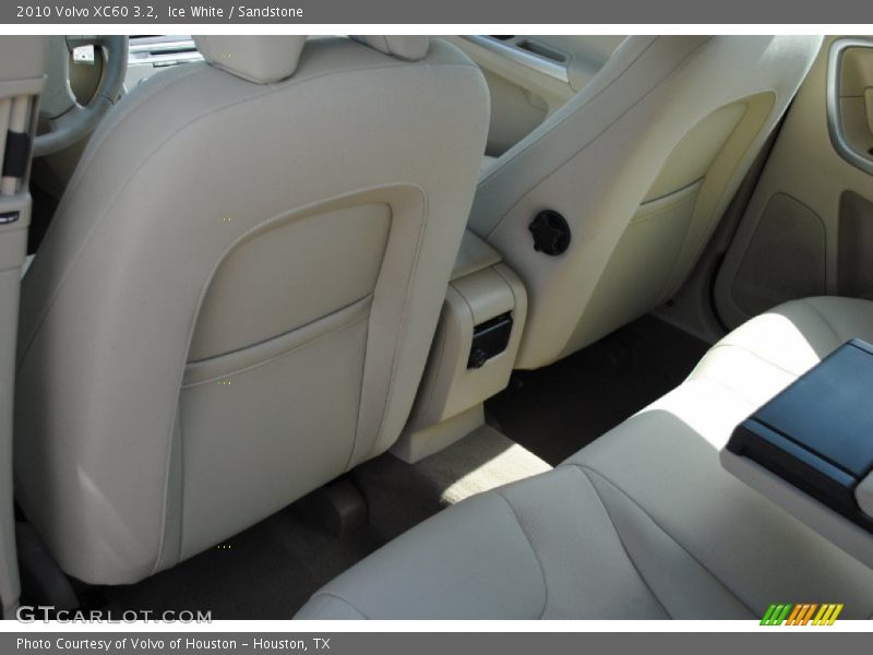 Ice White / Sandstone 2010 Volvo XC60 3.2