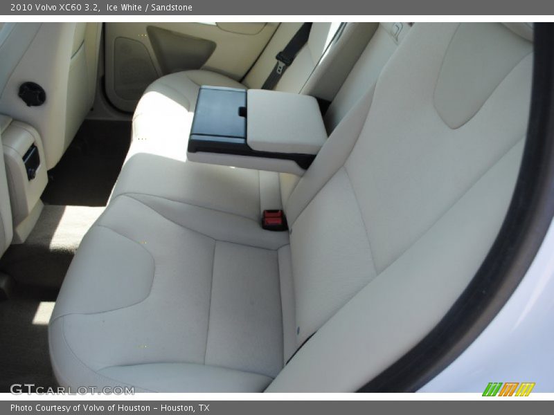Ice White / Sandstone 2010 Volvo XC60 3.2