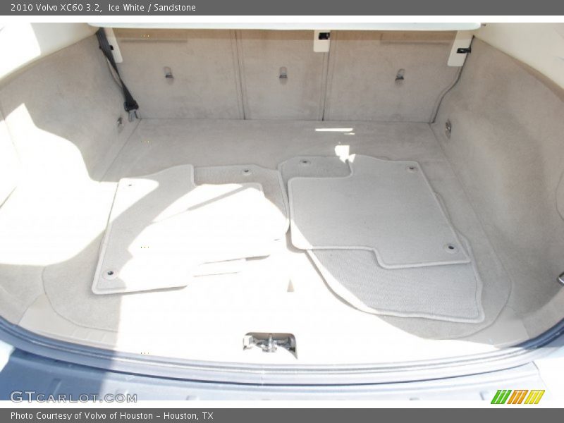 Ice White / Sandstone 2010 Volvo XC60 3.2