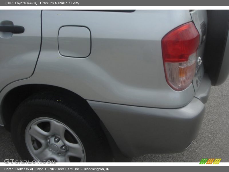 Titanium Metallic / Gray 2002 Toyota RAV4