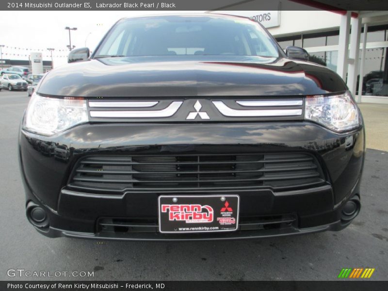 Labrador Black Pearl / Black 2014 Mitsubishi Outlander ES