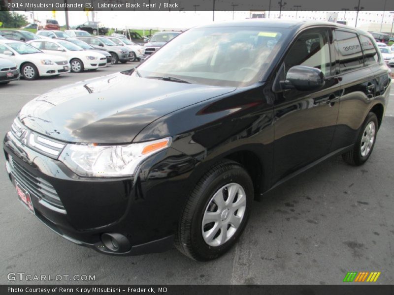 Front 3/4 View of 2014 Outlander ES