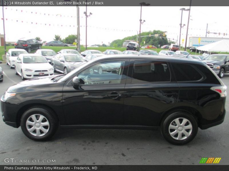 Labrador Black Pearl / Black 2014 Mitsubishi Outlander ES