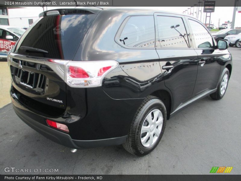 Labrador Black Pearl / Black 2014 Mitsubishi Outlander ES
