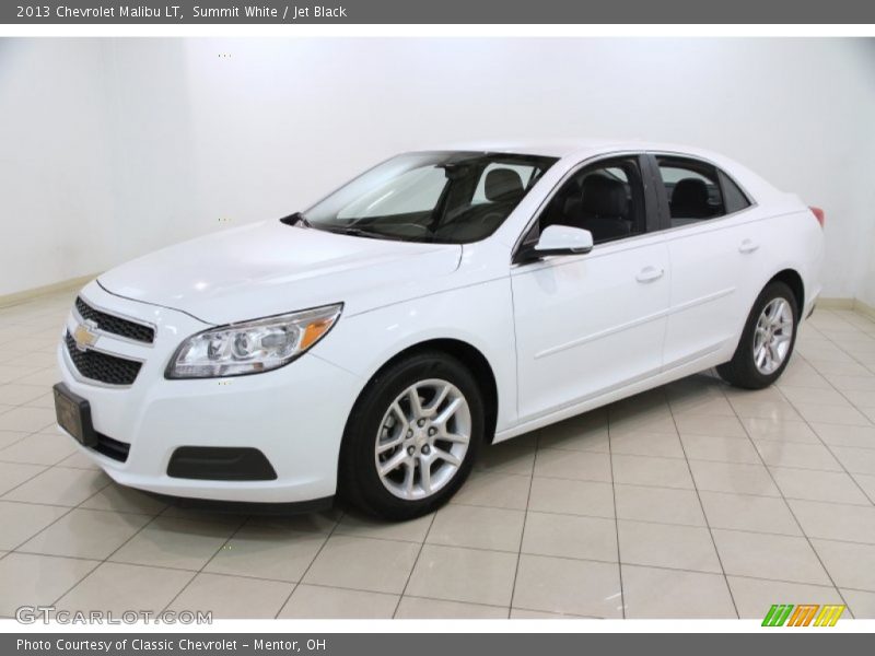 Front 3/4 View of 2013 Malibu LT
