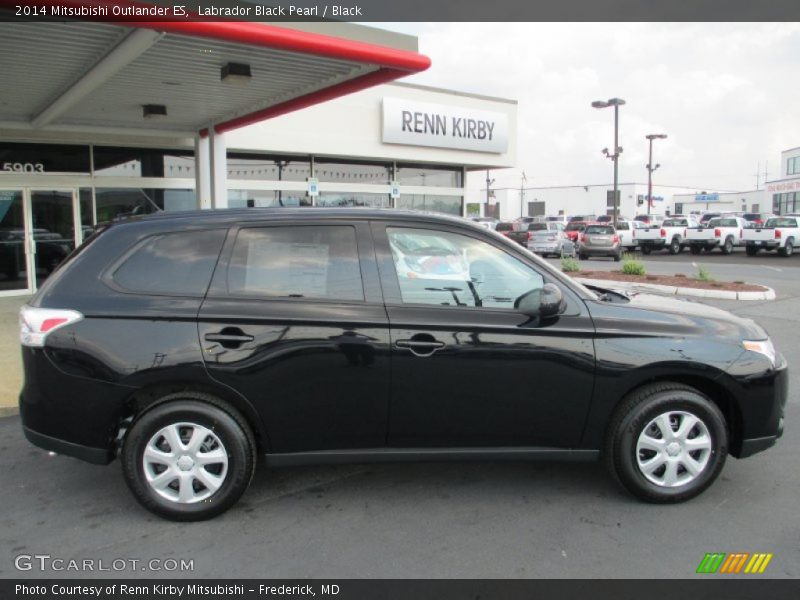 Labrador Black Pearl / Black 2014 Mitsubishi Outlander ES