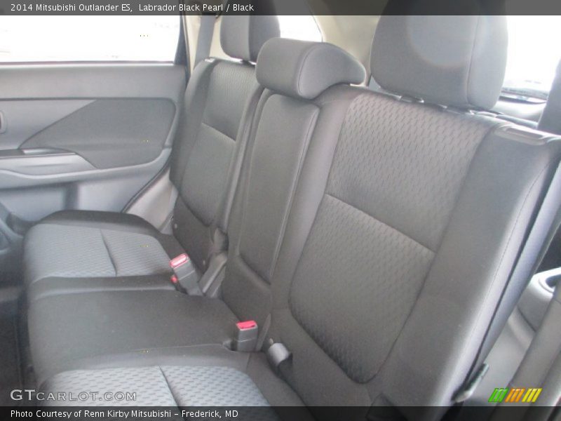 Labrador Black Pearl / Black 2014 Mitsubishi Outlander ES