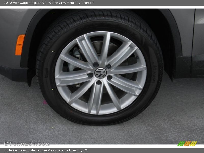 Alpine Grey Metallic / Charcoal 2010 Volkswagen Tiguan SE