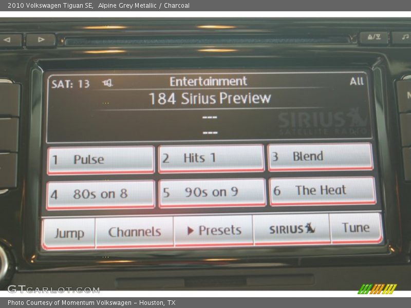 Alpine Grey Metallic / Charcoal 2010 Volkswagen Tiguan SE