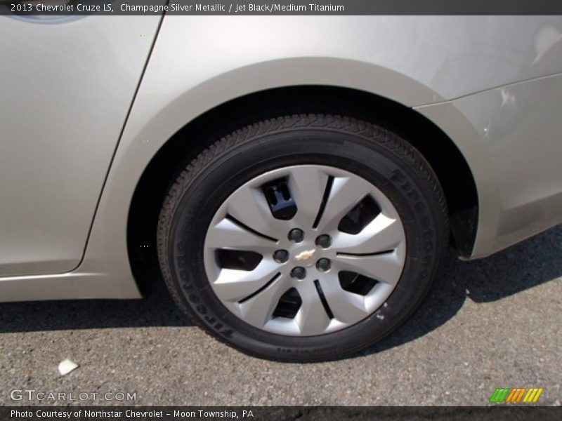 Champagne Silver Metallic / Jet Black/Medium Titanium 2013 Chevrolet Cruze LS
