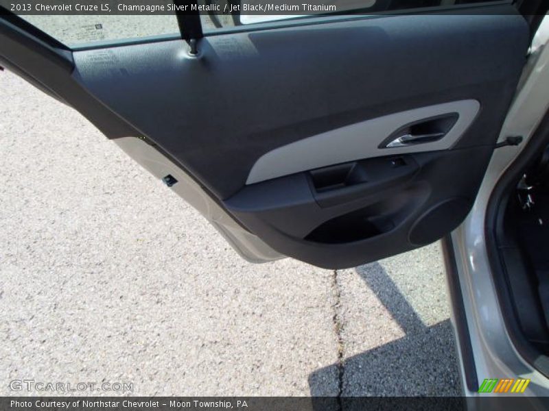 Champagne Silver Metallic / Jet Black/Medium Titanium 2013 Chevrolet Cruze LS