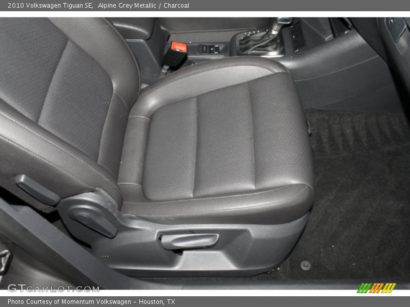 Alpine Grey Metallic / Charcoal 2010 Volkswagen Tiguan SE