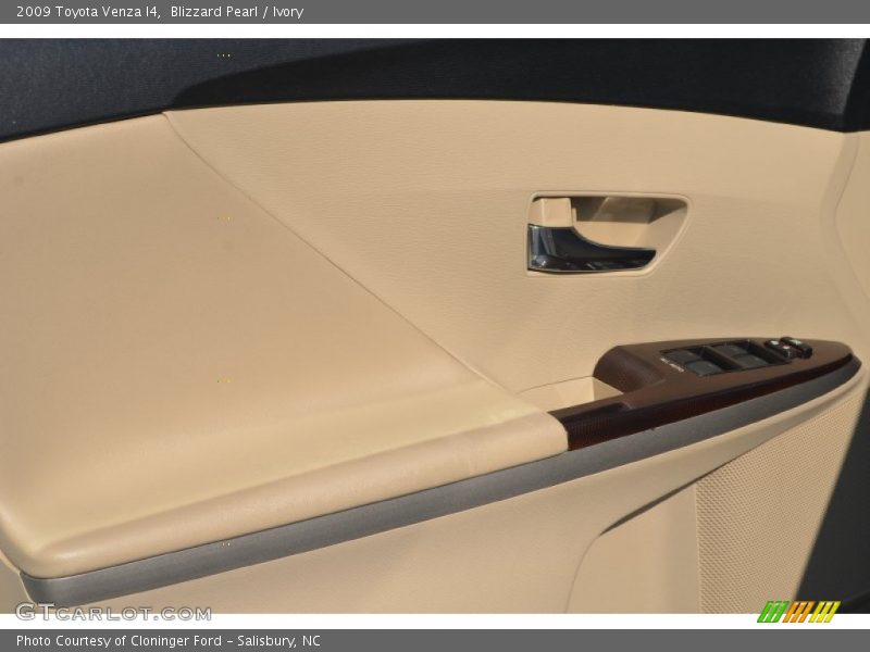 Blizzard Pearl / Ivory 2009 Toyota Venza I4